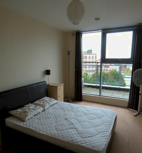 1 Bedroom Flat To Rent In Paramount Building, SN1