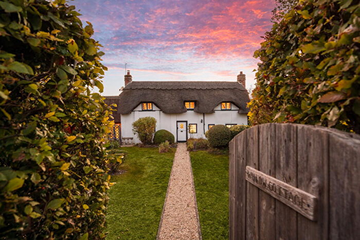 3 Bedroom Cottage For Sale In Main Street, Grove, OX12