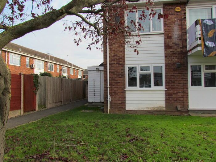 2 Bedroom Flat To Rent In Pennine Way, Harlington, Hayes UB3