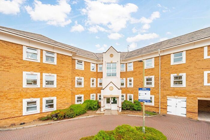 2 Bedroom Flat To Rent In International Way, Sunbury, TW16