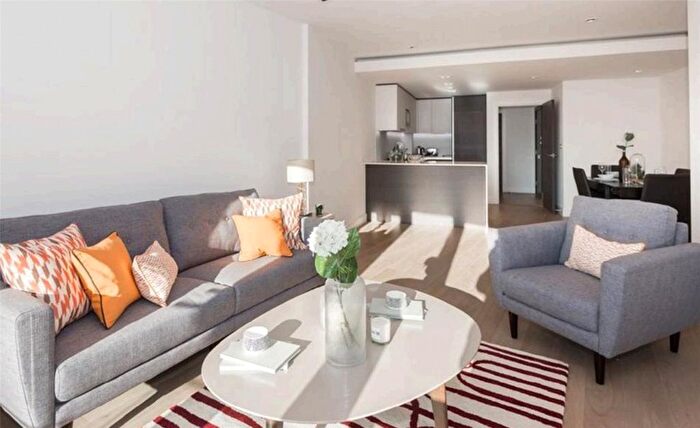 2 Bedroom Flat To Rent In Quayside House, Kew Bridge Road, London, TW8