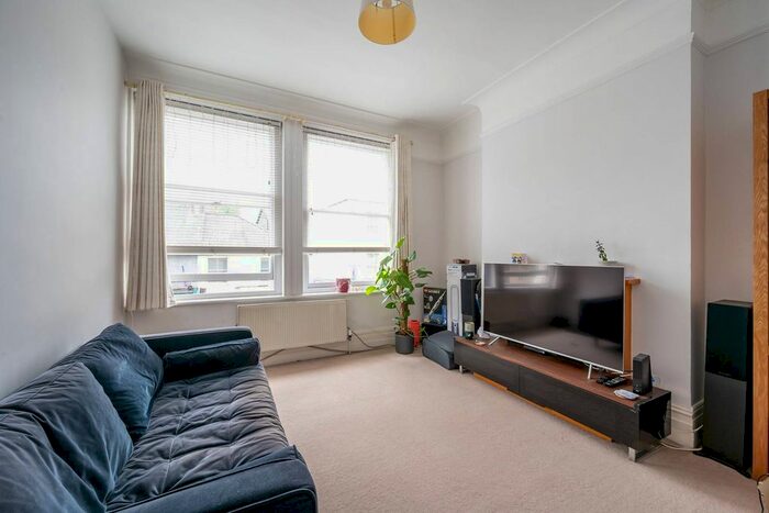 2 Bedroom Flat To Rent In High Street, Wimbledon Village, London, SW19