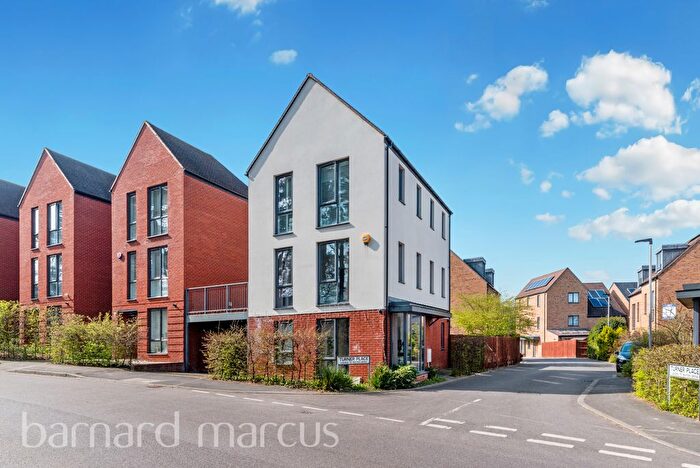 4 Bedroom Lodge To Rent In Turner Place, Coulsdon, CR5