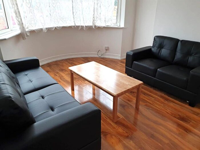 3 Bedroom Semi-Detached House To Rent In Almorah Road, Hounslow, Middlesex, TW5