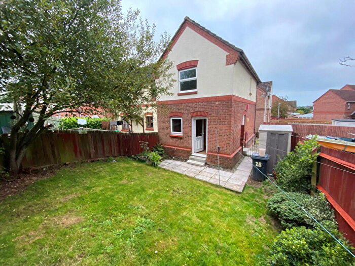2 Bedroom Cluster House For Sale In Chesterton Close, Plymouth, PL5