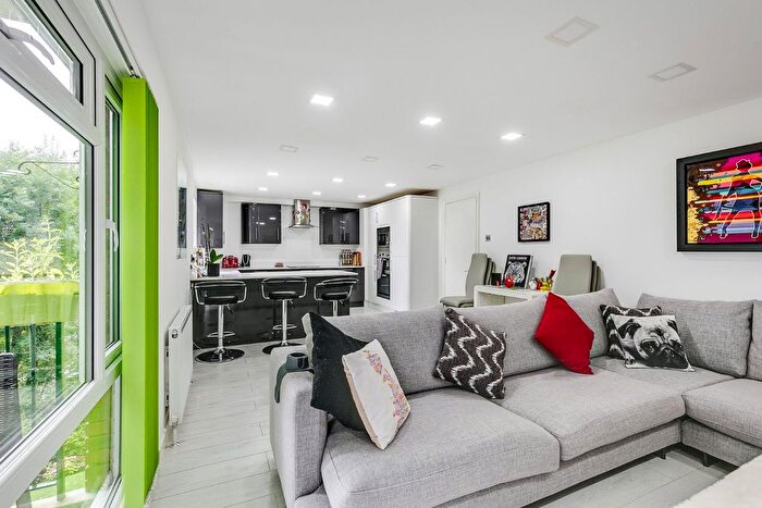 2 Bedroom Flat For Sale In Princess Court, Hornsey Lane, Highgate, London, N6