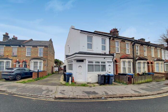 2 Bedroom Flat To Rent In Boston Road, Croydon, CR0