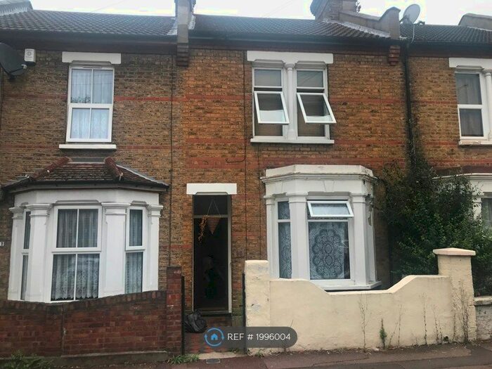 3 Bedroom Terraced House To Rent In Tudor Road, Westcliff-On-Sea, SS0