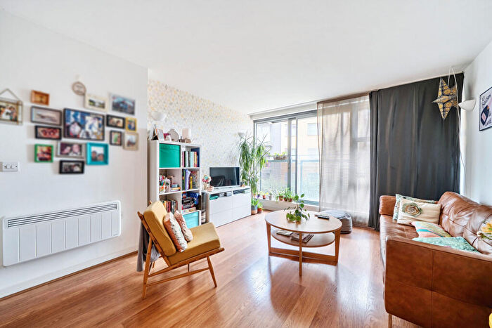 2 Bedroom Apartment For Sale In Deals Gateway, London, SE13