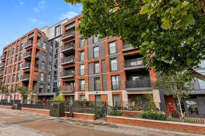 1 Bedroom Flat For Sale In City House, Green Lanes, Winchmore Hill, N21