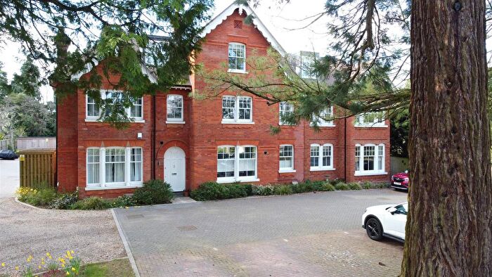 2 Bedroom Flat For Sale In Amersham Road, High Wycombe, HP13