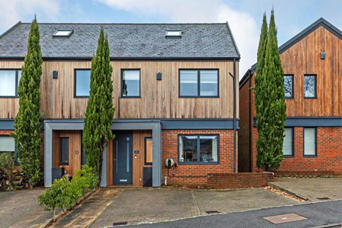 4 Bedroom Semi Detached House To Rent In Queens Road, Winchester, SO22