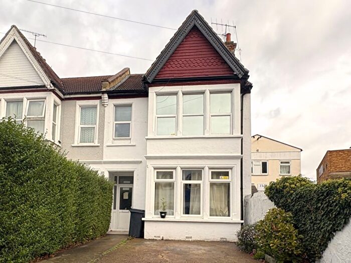 1 Bedroom Flat To Rent In Anerley Road, Westcliff-On-Sea, SS0