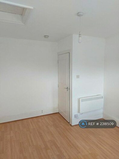 1 Bedroom Flat To Rent In South Terrace, Littlehampton, BN17