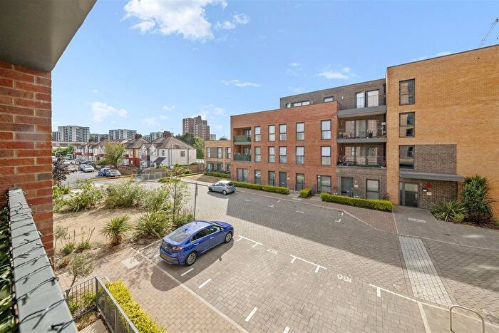 1 Bedroom Flat To Rent In Mortise House, Chailey Place, UB3