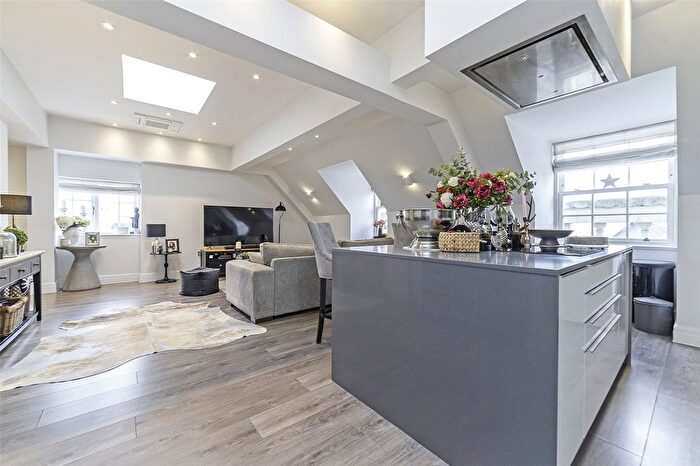 3 Bedroom Flat To Rent In Kew Bridge Road, Brentford, TW8