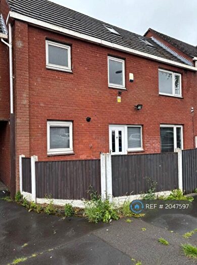 4 Bedroom Semi-Detached House To Rent In Great Arbor Way, Middleton, Manchester, M24