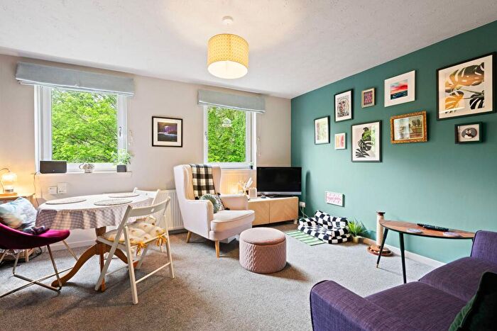 1 Bedroom Flat For Sale In / Ettrickdale Place, Stockbridge, Edinburgh, EH3