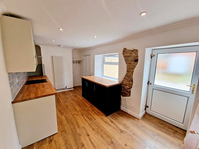 3 Bedroom End Of Terrace House To Rent In Oundle Road, Woodston, PE2