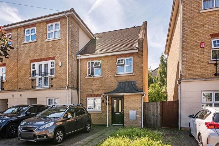 3 Bedroom House For Sale In De Havilland Road, Edgware, HA8