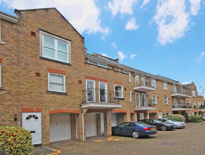 2 Bedroom Flat To Rent In Cedar Terrace, Richmond, TW9