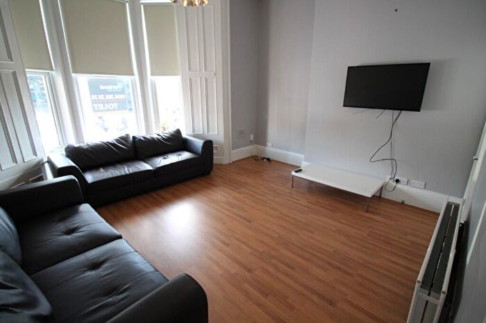 5 Bedroom Maisonette To Rent In Portland Terrace, Newcastle Upon Tyne, NE2