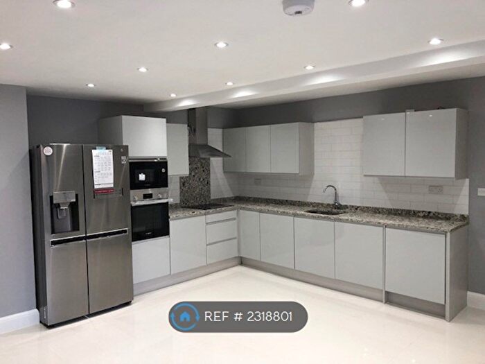 2 Bedroom Flat To Rent In Station Road, Ashford, TW15