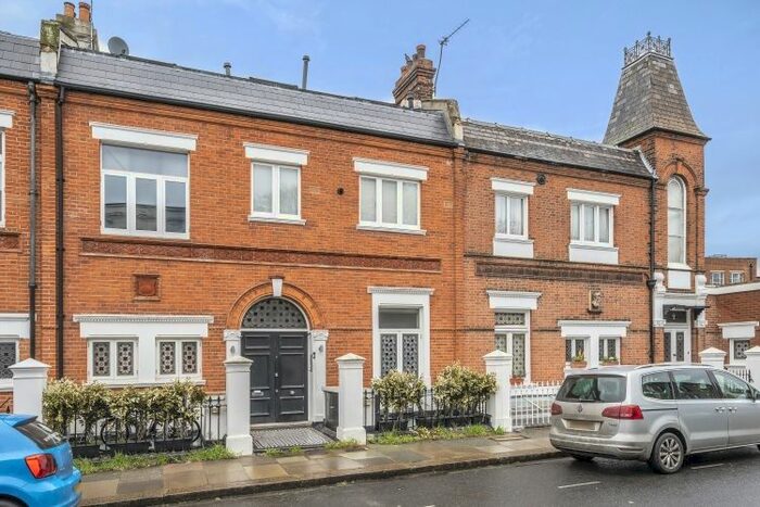 2 Bedroom Flat To Rent In Margravine Gardens, London, W6