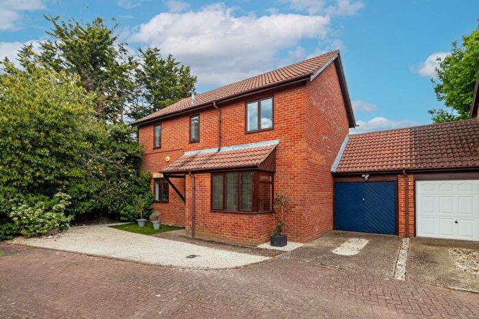 3 Bedroom Detached House To Rent In Mistys Field, Walton-On-Thames, KT12