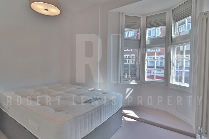 2 Bedroom Flat To Rent In Golders Green Crescent, London, NW11