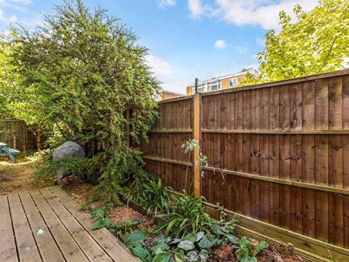 1 Bedroom Flat For Sale In Lessar Avenue, London, SW4