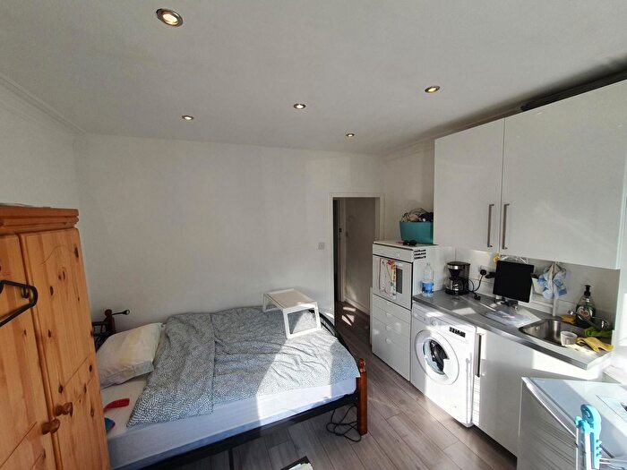 1 Bedroom Flat To Rent In Sandringham Road, Golders Green, NW11