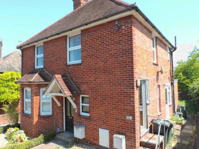 3 Bedroom Maisonette Flat To Rent In Bray Rd Guildford, GU2