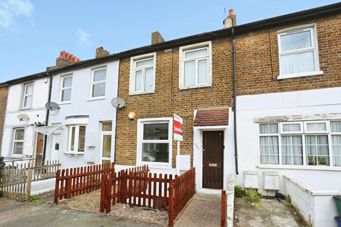 2 Bedroom Flat For Sale In Oval Road, Croydon, CR0