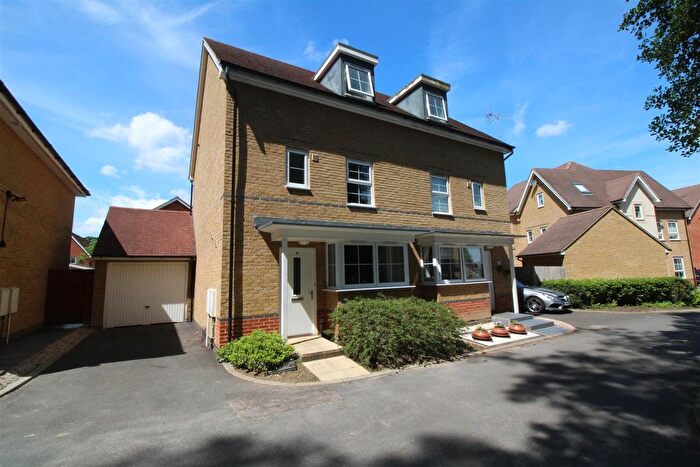 4 Bedroom Semi Detached House For Sale In Furnace Green, Crawley, RH10