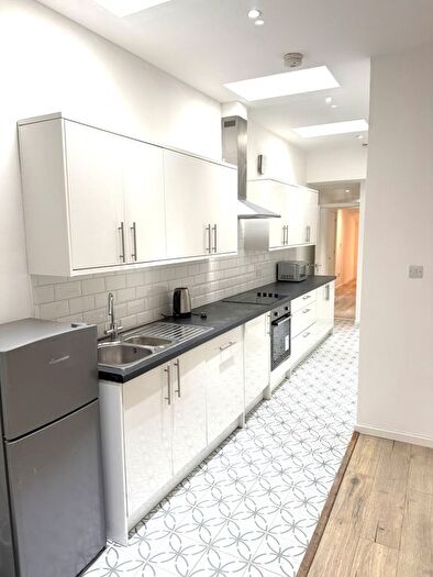 1 Bedroom Flat To Rent In Streatham High Road, London, SW16