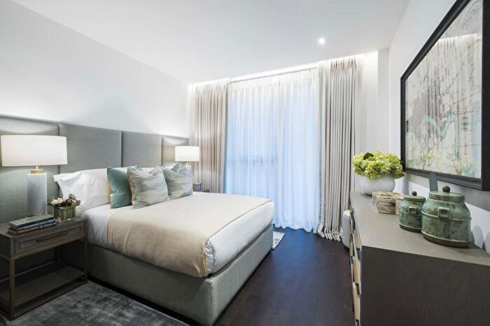 3 Bedroom Flat To Rent In Thornes House, Vauxhall, SW11