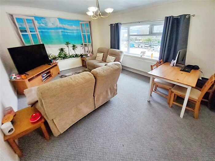 3 Bedroom Flat To Rent In Cwmbach Road, Aberdare, CF44