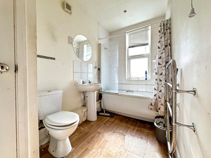 1 Bedroom Flat For Sale In London Road, Greenhithe, DA9