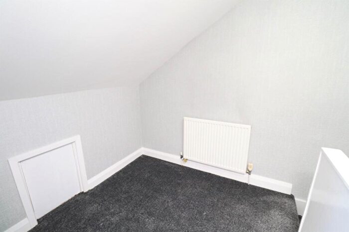 2 Bedroom End Of Terrace House To Rent In Claremont Place, Leeds, West Yorkshire, LS12
