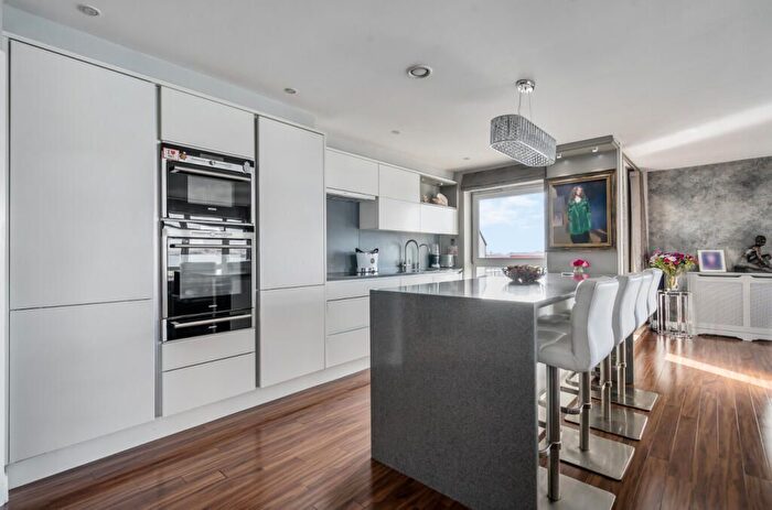 2 Bedroom Flat To Rent In Flat, Gunwharf Quays, Portsmouth, PO1