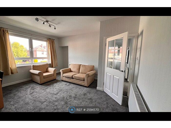 2 Bedroom Maisonette To Rent In Baird Drive, Edinburgh, EH12