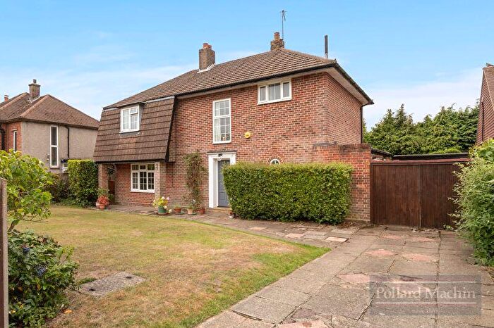 3 Bedroom Detached House For Sale In Onslow Gardens, Sanderstead, CR2