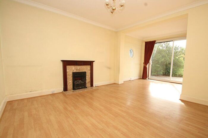 4 Bedroom Detached House For Sale In The Ridge, Orpington, BR6