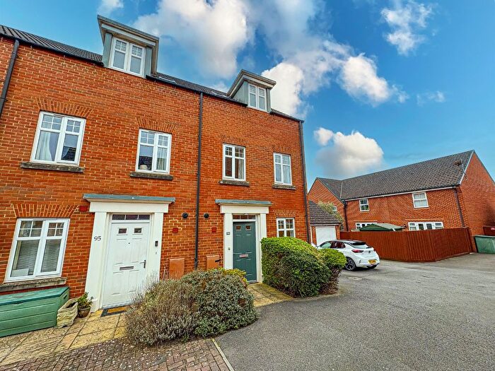 3 Bedroom Semi-Detached House To Rent In Collett Road, Norton Fitzwarren, Taunton, TA2