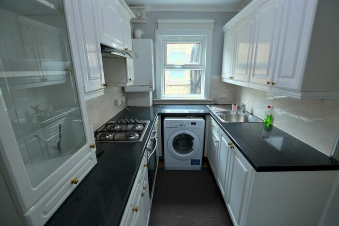 3 Bedroom Flat To Rent In Cottenham Road, London, E17