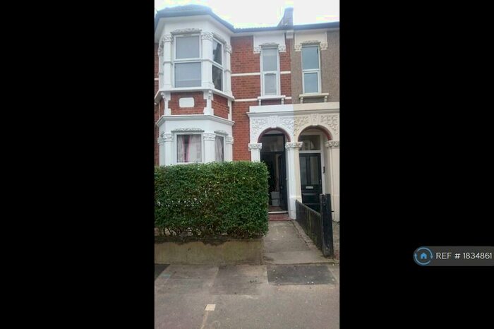 Studio To Rent In Raleigh Road, London, N8