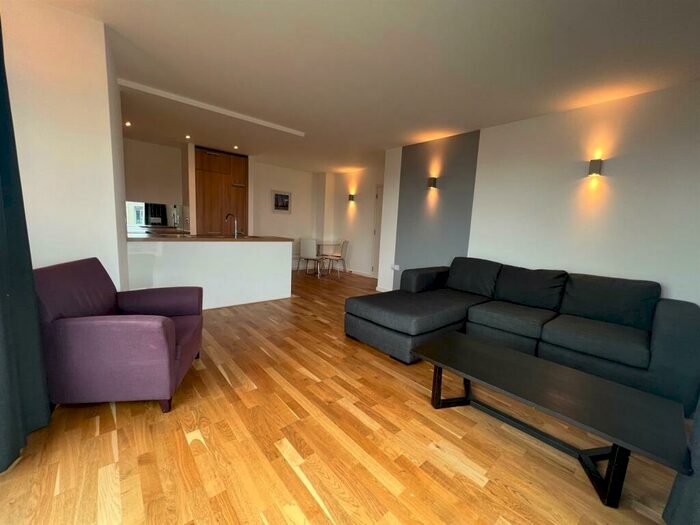 2 Bedroom Apartment To Rent In Skyline Central, Goulden Street, Manchester, M4