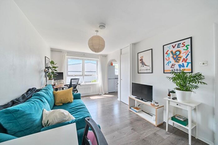 1 Bedroom Apartment To Rent In Wedmore Gardens, London, N19