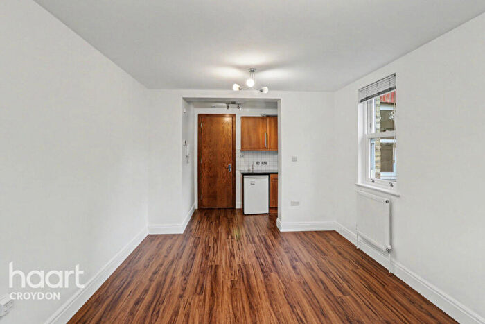 Flat For Sale In Epsom Road, Croydon, CR0